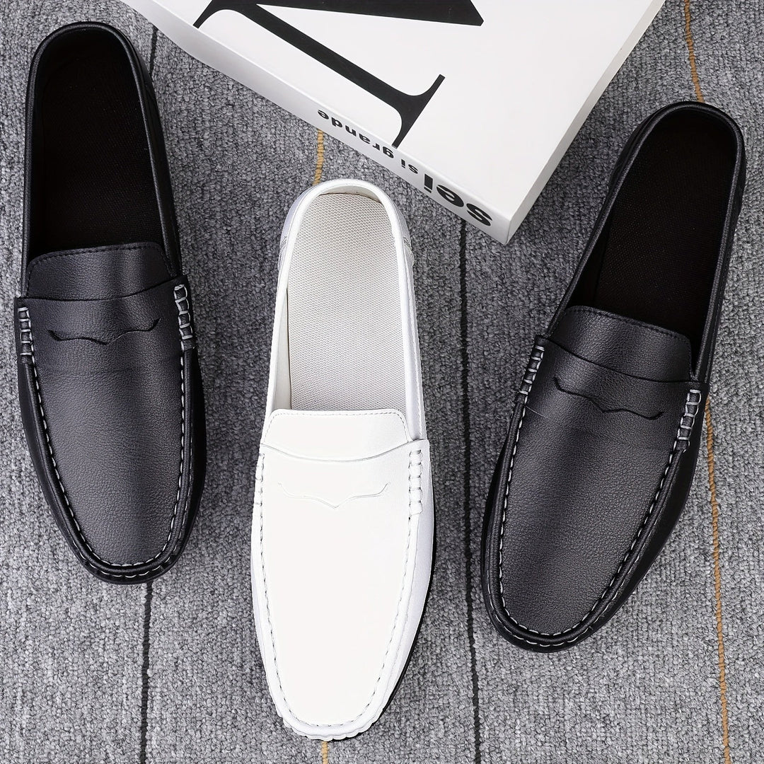 "Mocassins hommes élégants, semelle douce, design enfiler, look raffiné, usage quotidien, chaussures confortables."