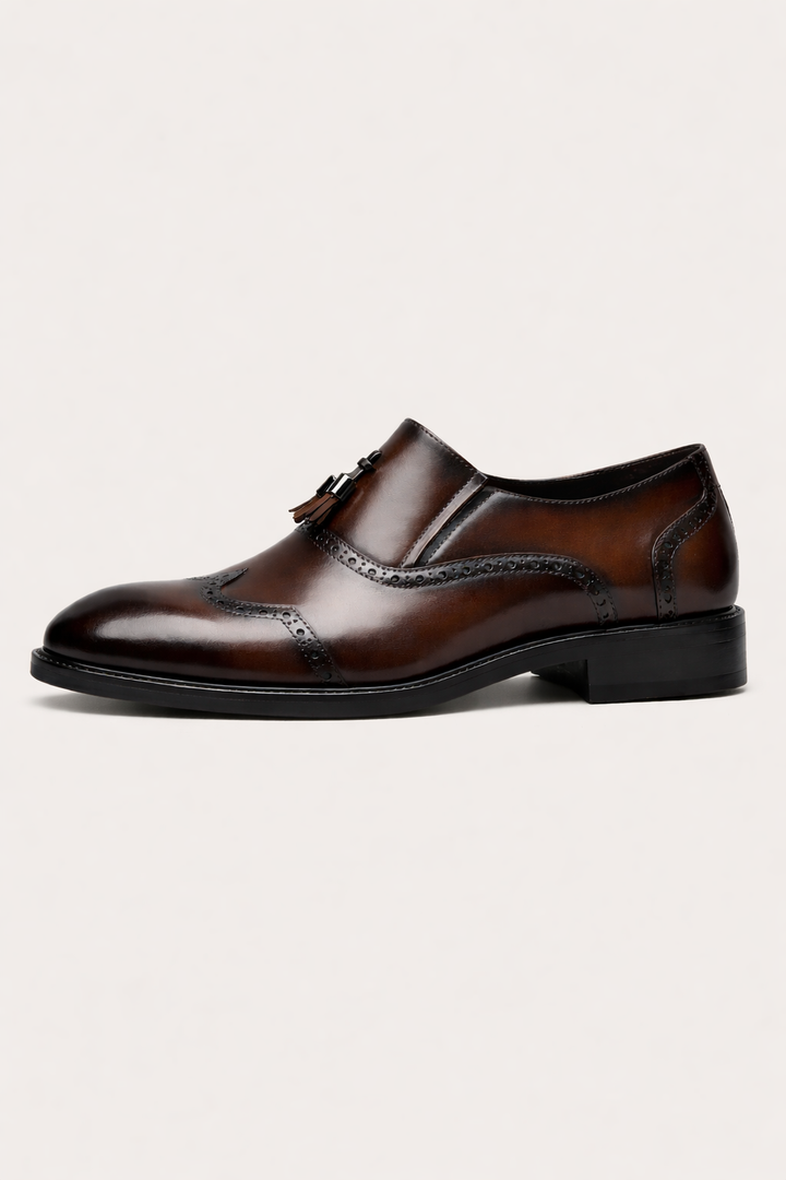 Mocassins hommes élégants à glands noirs, parfaits pour occasions formelles, affaires ou soirées, offrant style et confort.