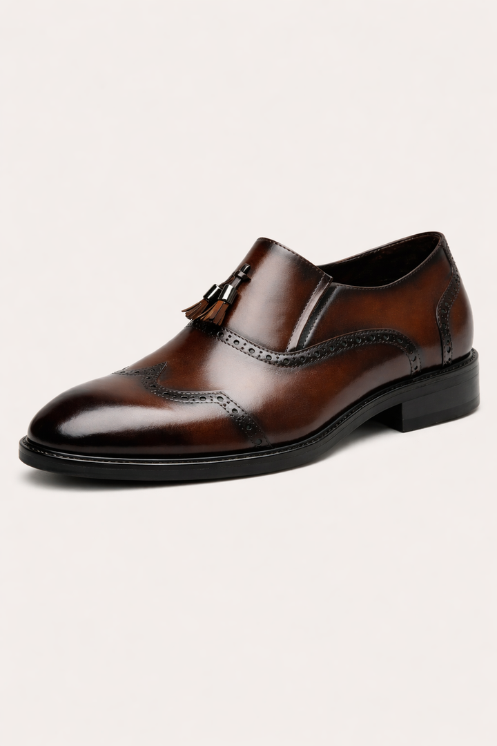 Chaussures mocassins classiques pour hommes, confortables et habillées, idéales pour un look élégant au quotidien ou en soirée.