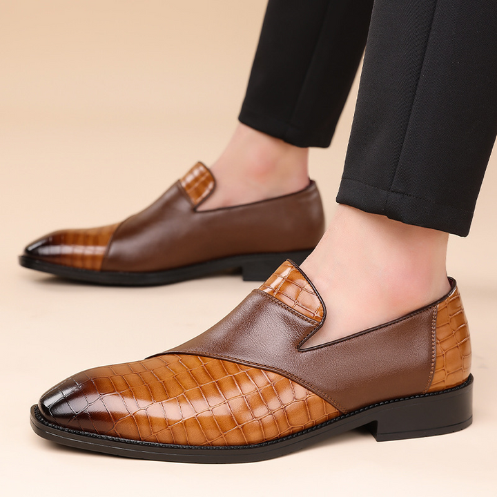 Mocassins confortables hommes, design élégant sans lacets, texture moderne pour un look sophistiqué.