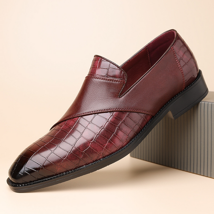 Mocassins élégants polyvalents hommes, texture gaufrée unique, idéaux pour look formel ou décontracté.