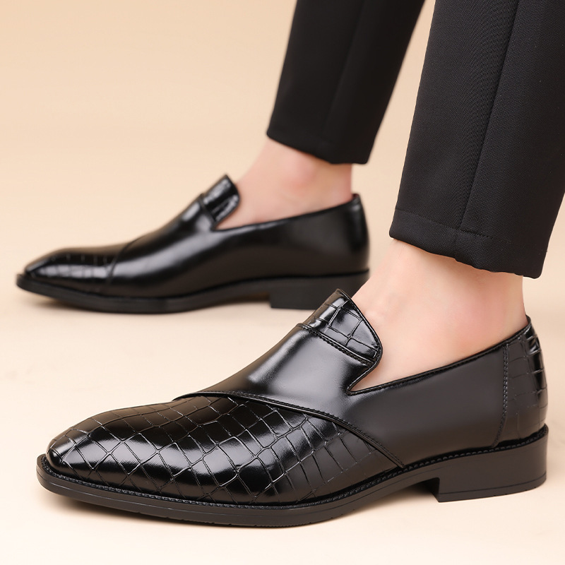 Mocassins élégants hommes, chaussures sans lacets avec motif gaufré, confort supérieur, allure raffinée.