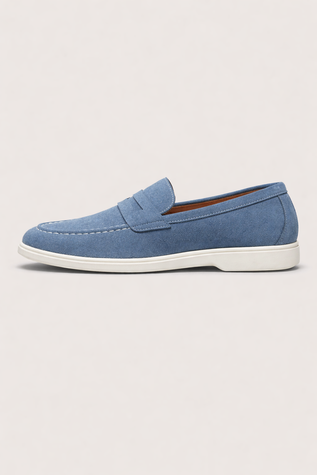 Mocassins élégants marrons pour hommes, style classique et confort quotidien, parfaits à enfiler.