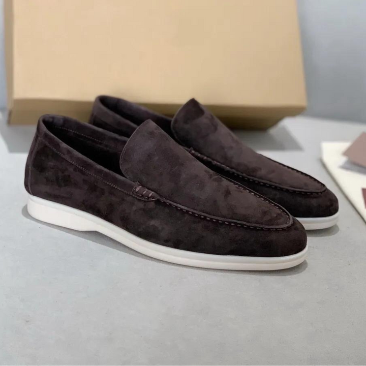Mocassins noirs élégants pour hommes, chaussures chic et confortables, style moderne polyvalent.