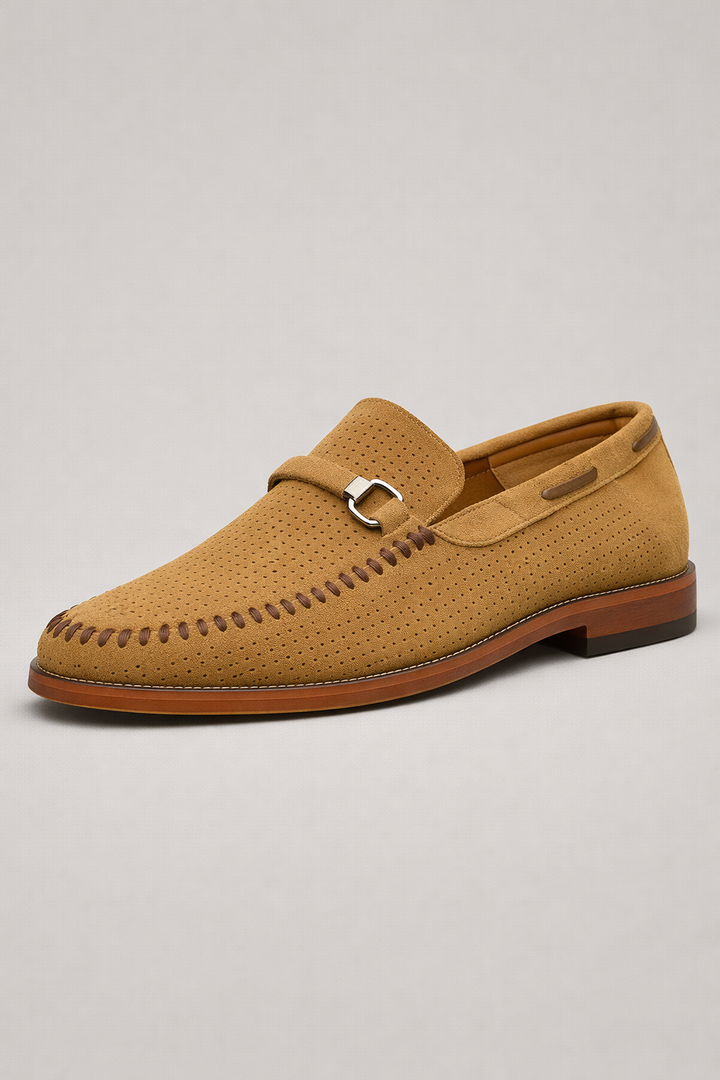 Mocassins homme cuir lisse, finition chic, détails de couture, parfaits pour style business ou ville.