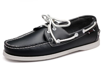 "Mocassins loafers rétro pour hommes, élégance intemporelle et confort moderne, design sobre et vintage chic."