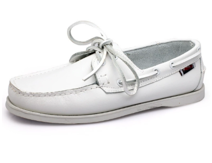 "Mocassins loafers rétro pour hommes, élégance intemporelle et confort moderne, design sobre et vintage chic."