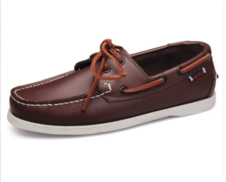 "Mocassins loafers rétro pour hommes, élégance intemporelle et confort moderne, design sobre et vintage chic."