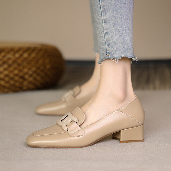 Mocassins femme Mary Jane à talon stable et confortable. Idéaux pour les longues journées de travail.