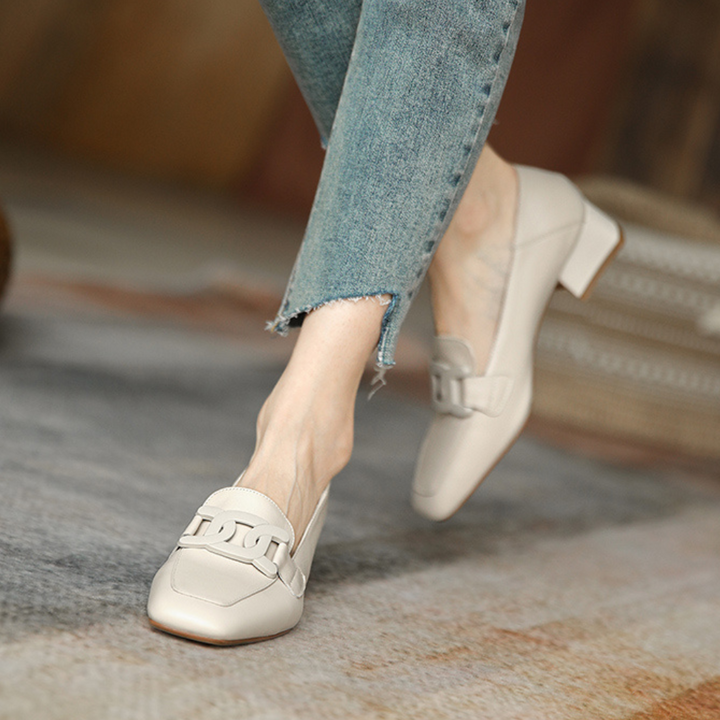 Mocassins Mary Jane femme chic et confortables, talon stable. Style impeccable en toutes occasions.