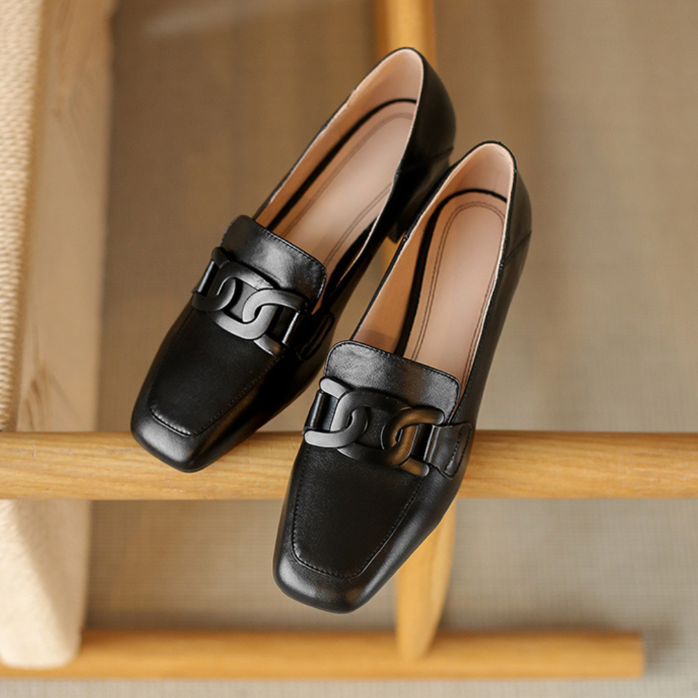 Élégantes chaussures femme Mary Jane noires, talon bloc stable. Parfaites pour un style classique et pro.