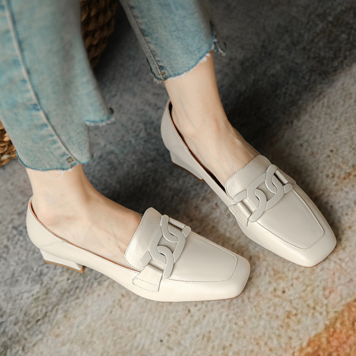 Style intemporel: Mocassins Mary Jane femme, talon stable, confort chic au quotidien. Polyvalentes.