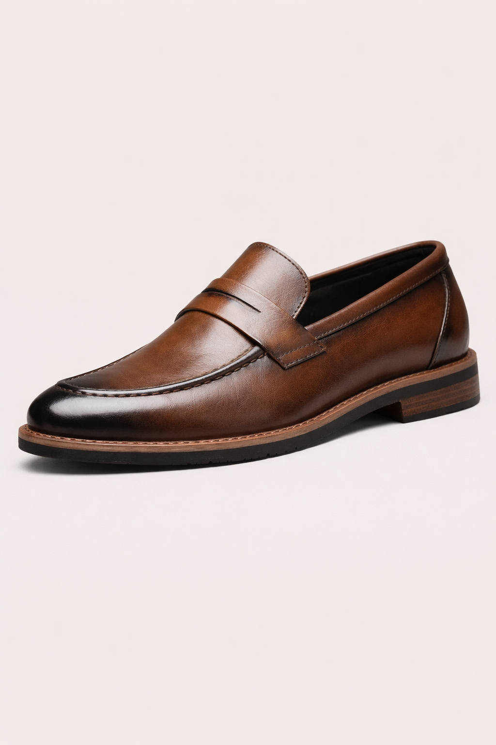 Mocassins marron confortables pour hommes, style professionnel et affaires.