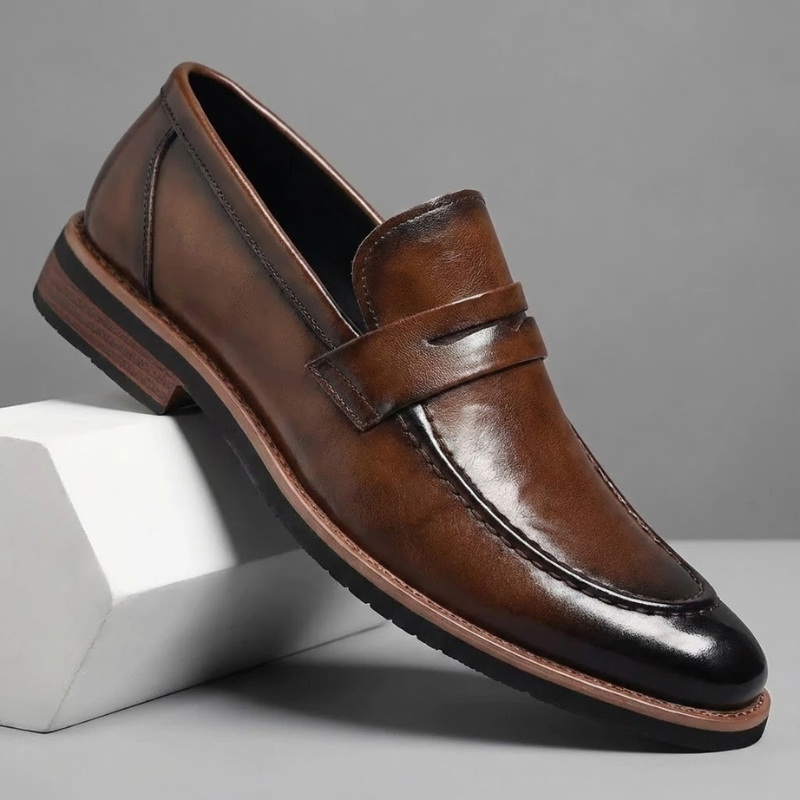 Chaussures mocassins hommes à enfiler, alliant confort supérieur et style élégant classique.
