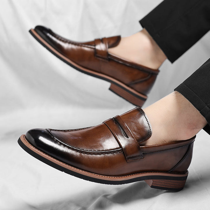 Mocassins homme chic et formels, idéal pour un look bureau ou affaires raffiné et soigné.