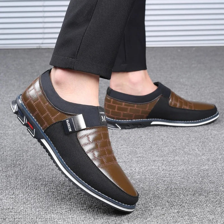 Chaussures en cuir Oxford pour hommes, élégance et adhérence, adaptées à la vie urbaine.
