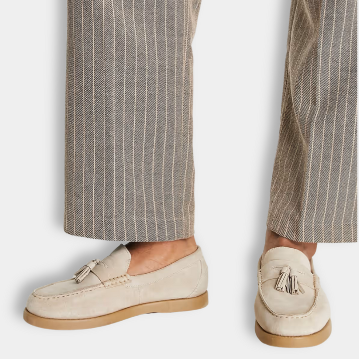 Mocassins à pampilles kaki élégants pour hommes, parfaits pour un style chic et décontracté.