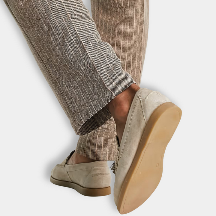 Mocassins à pampilles pour hommes, chaussures élégantes et décontractées, offrant confort et style moderne.