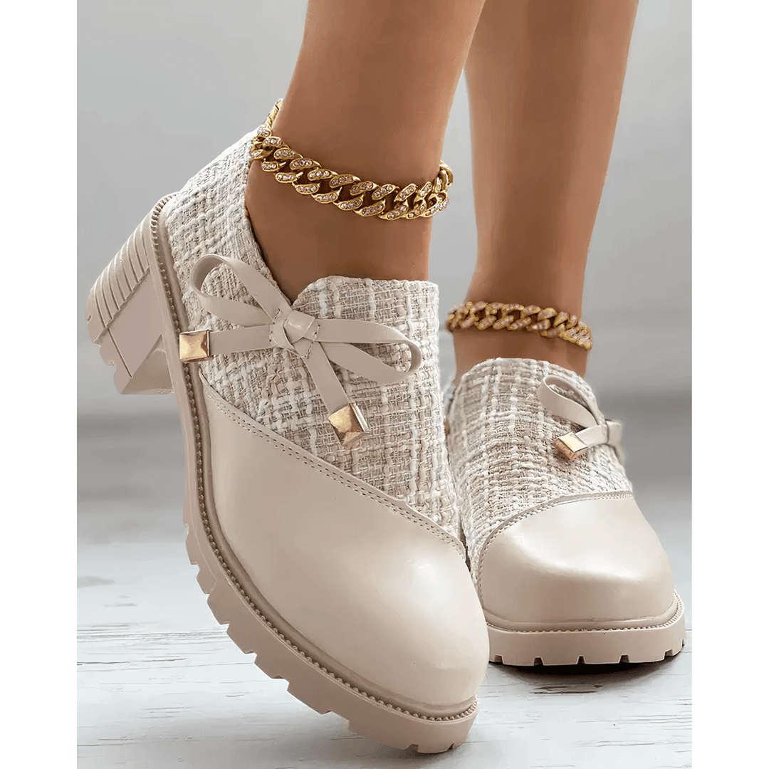 Chaussures élégantes : mocassins femmes à talon bloc, confortables et polyvalents. Un essentiel de la mode féminine.