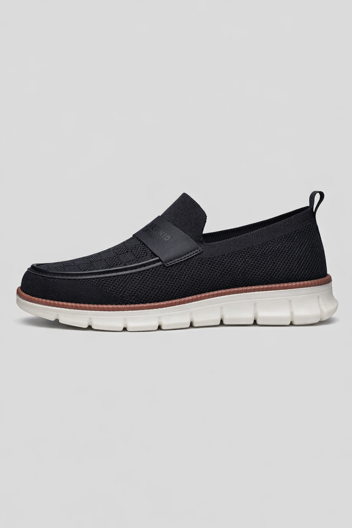 Mocassins tissés homme marron, confortables et faciles à enfiler, parfaits pour le quotidien et les chaussures d'été décontractées.