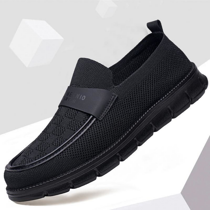Chaussures mocassins homme sans lacets pour l'été. Design tissé respirant, confort décontracté quotidien. Mode masculine.