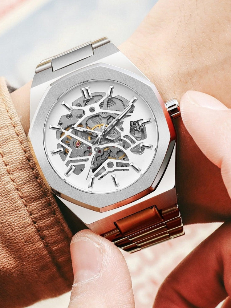 Montre chronographe cuir élégante, cadran multiple, bracelet cuir premium. Accessoire féminin.