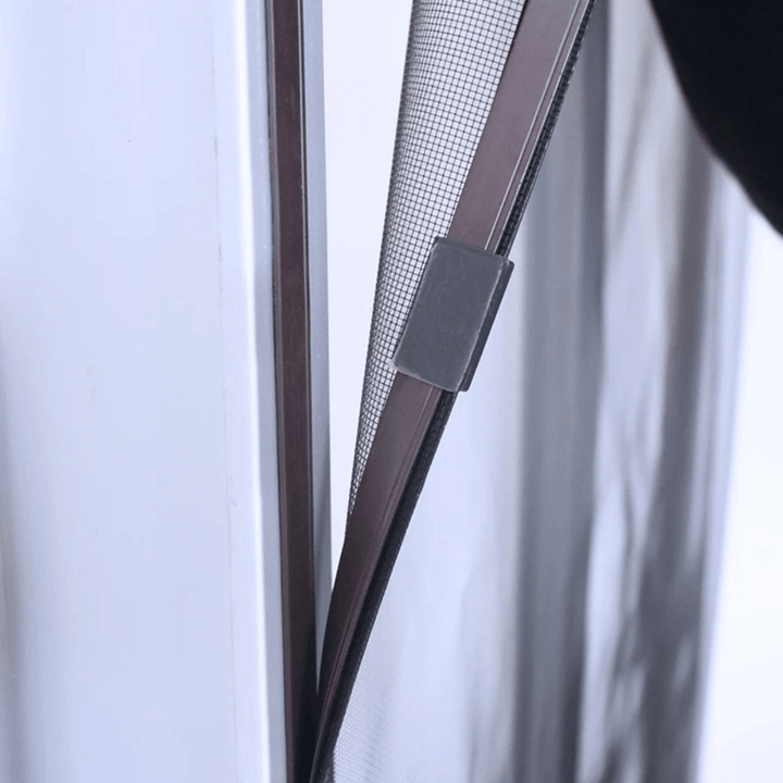 Moustiquaire magnétique sur-mesure, installation facile. Protection anti-moustiques efficace.  Maille fine, design élégant.