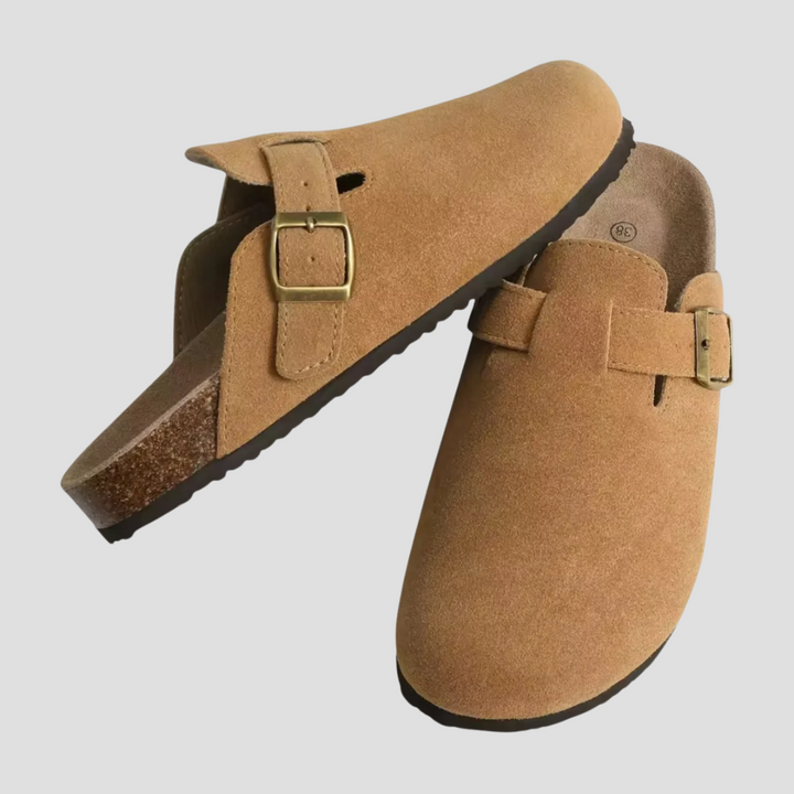 Mules en daim beige, confort ergonomique, modèle unisexe, boucle réglable; chaussure élégante, parfaite pour l'été.