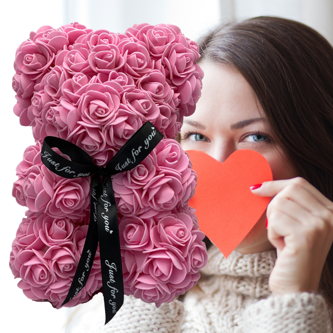"Ours en roses rouges artisanal, peluche élégante et romantique pour décoration et cadeau inoubliables."