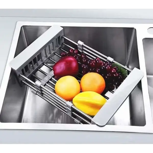 "Panier de vidange extensible en acier inox, multifonctionnel pour cuisine moderne, égouttoir ajustable et antidérapant."