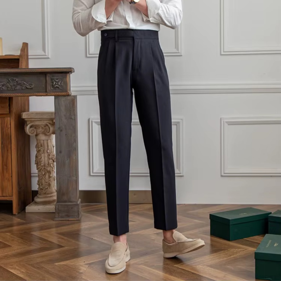 "Pantalon à pinces homme, taille haute, plis élégants, vue avant, matière premium, idéal professionnel et festif"