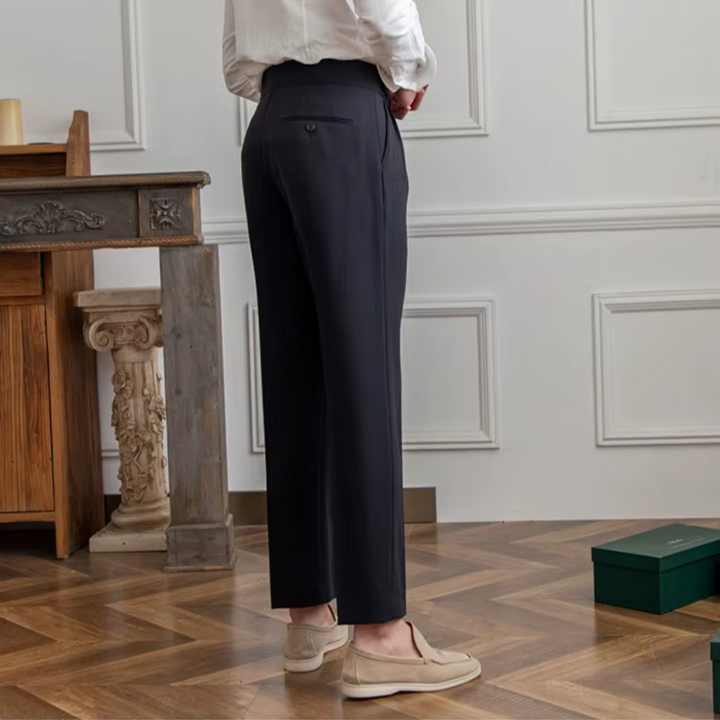 "Pantalon à pinces homme, taille haute, plis élégants, vue avant, matière premium, idéal professionnel et festif"