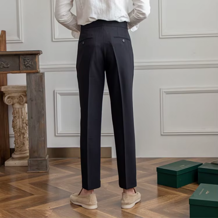 "Pantalon à pinces homme, taille haute, plis élégants, vue avant, matière premium, idéal professionnel et festif"
