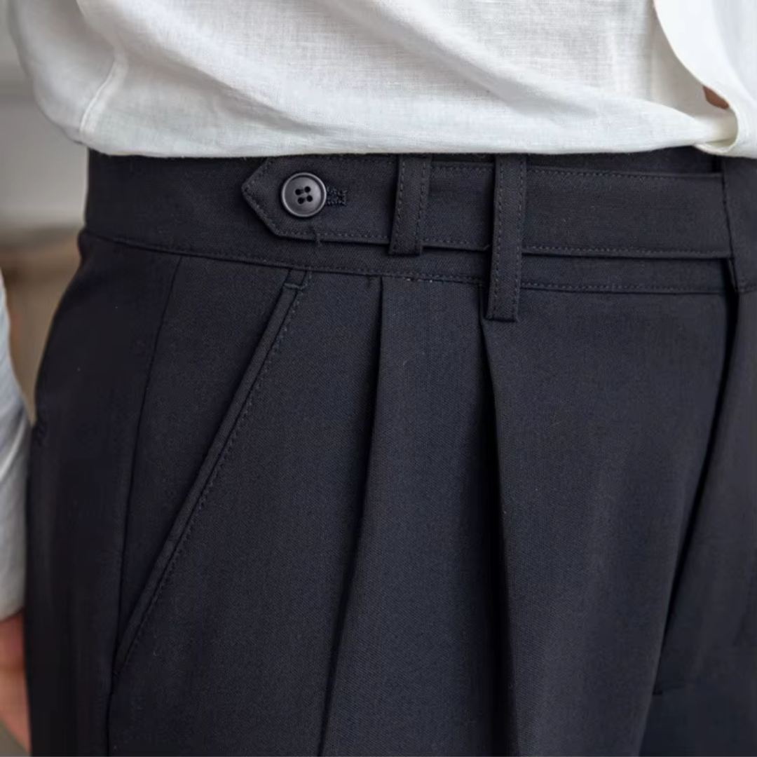 "Pantalon à pinces homme, taille haute, plis élégants, vue avant, matière premium, idéal professionnel et festif"