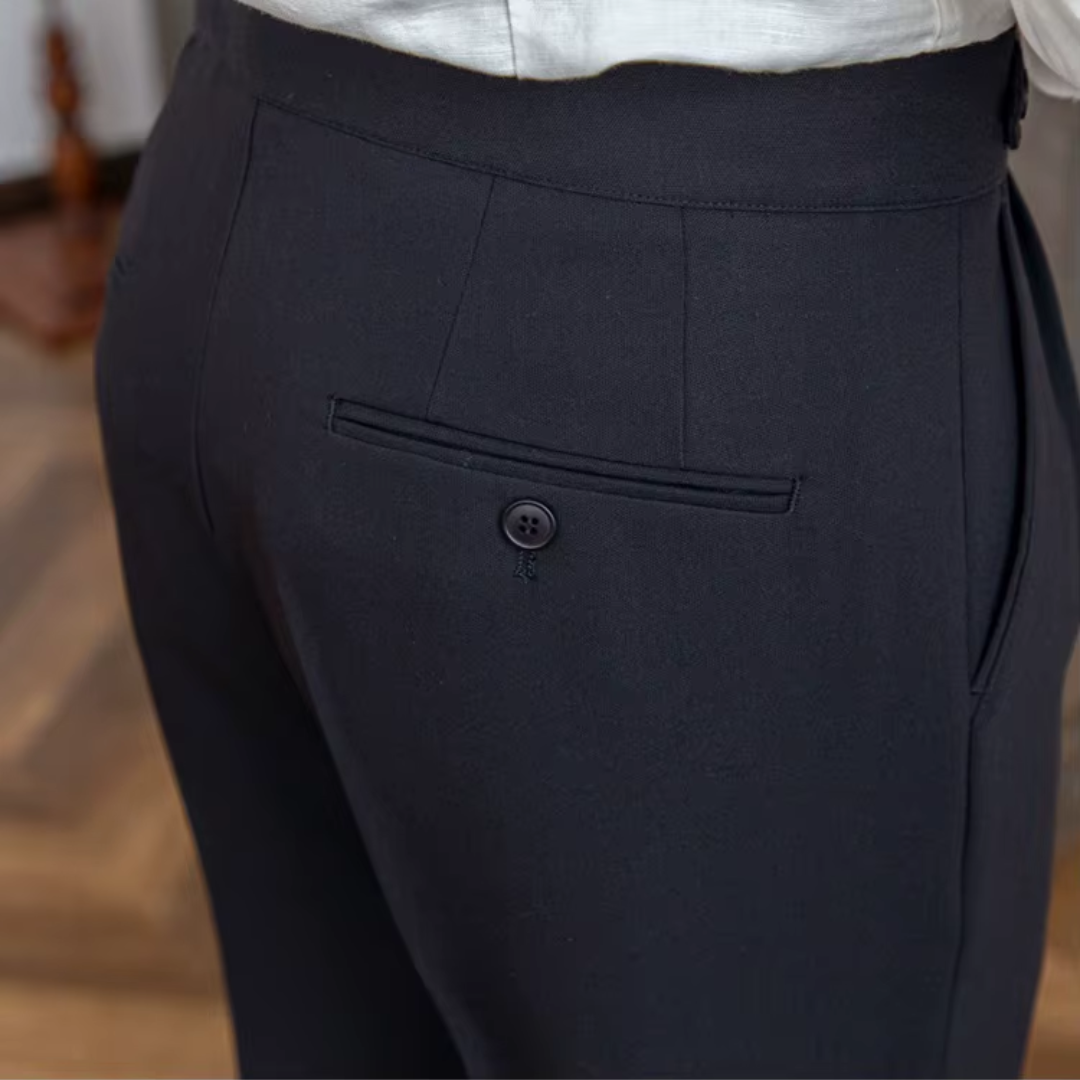 "Pantalon à pinces homme, taille haute, plis élégants, vue avant, matière premium, idéal professionnel et festif"
