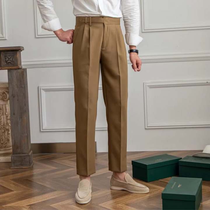 "Pantalon à pinces homme, taille haute, plis élégants, vue avant, matière premium, idéal professionnel et festif"