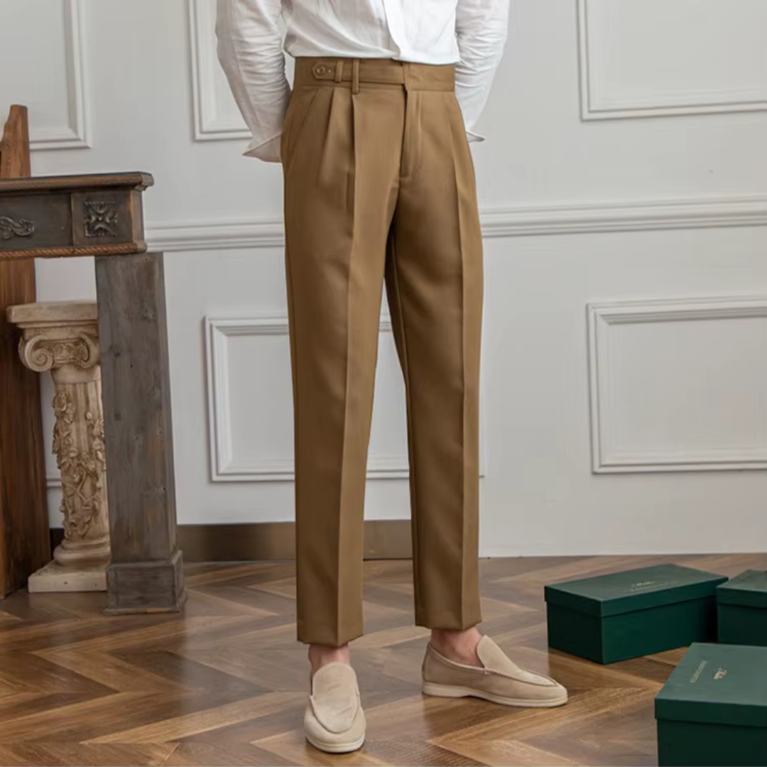 "Pantalon à pinces homme, taille haute, plis élégants, vue avant, matière premium, idéal professionnel et festif"