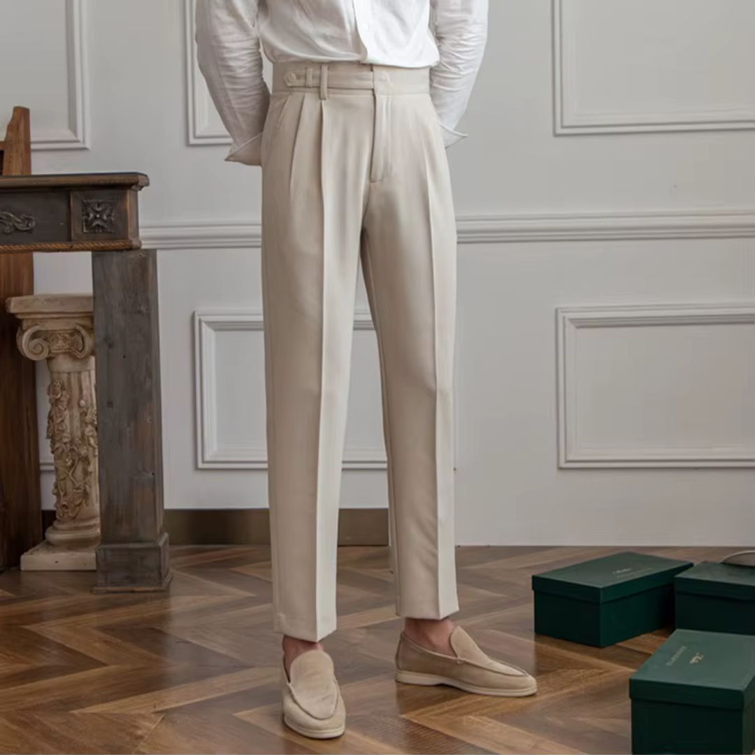 "Pantalon à pinces homme, taille haute, plis élégants, vue avant, matière premium, idéal professionnel et festif"
