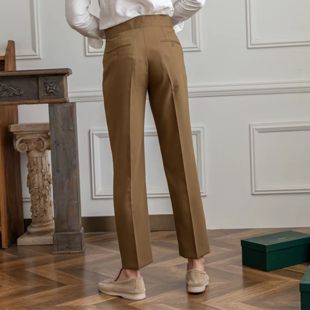 "Pantalon à pinces homme, taille haute, plis élégants, vue avant, matière premium, idéal professionnel et festif"