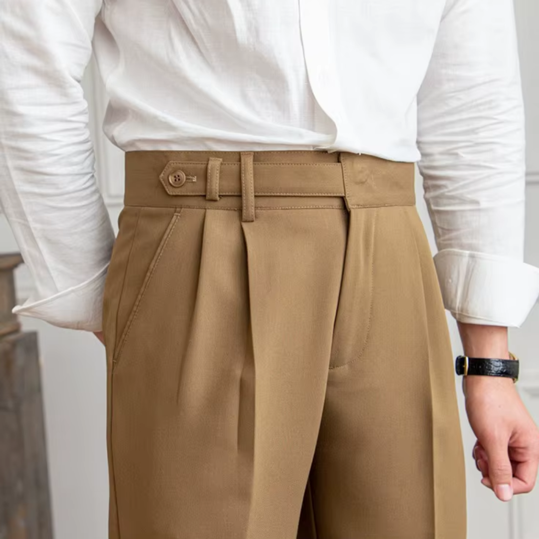 "Pantalon à pinces homme, taille haute, plis élégants, vue avant, matière premium, idéal professionnel et festif"