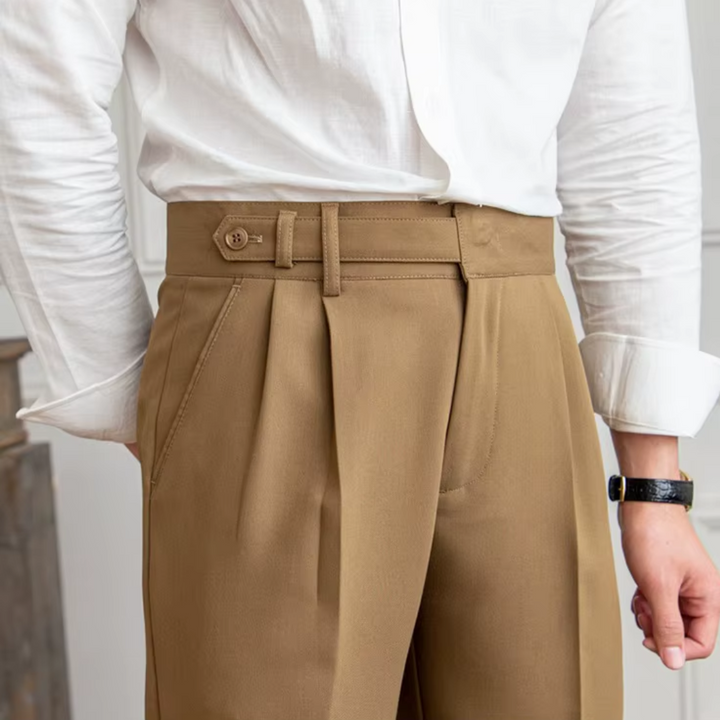 "Pantalon à pinces homme, taille haute, plis élégants, vue avant, matière premium, idéal professionnel et festif"