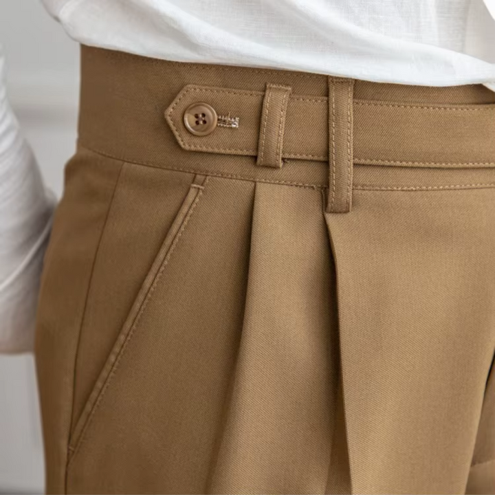 "Pantalon à pinces homme, taille haute, plis élégants, vue avant, matière premium, idéal professionnel et festif"