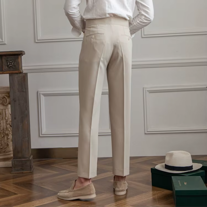"Pantalon à pinces homme, taille haute, plis élégants, vue avant, matière premium, idéal professionnel et festif"