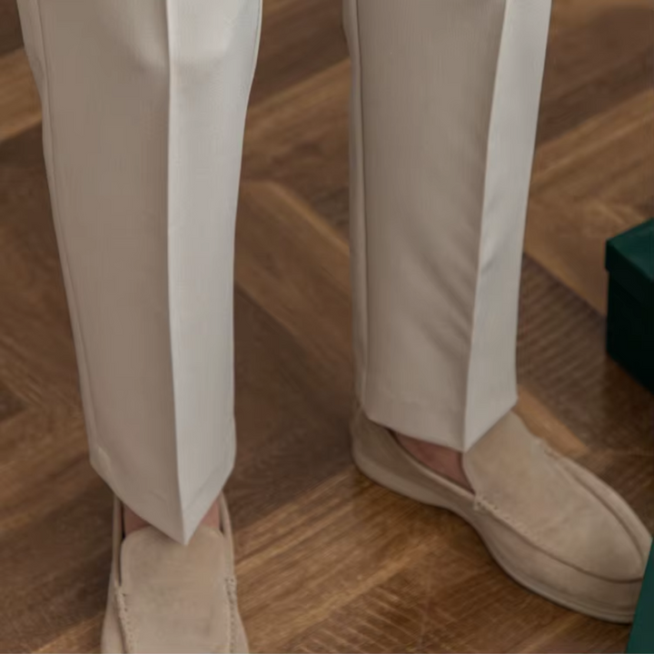 "Pantalon à pinces homme, taille haute, plis élégants, vue avant, matière premium, idéal professionnel et festif"