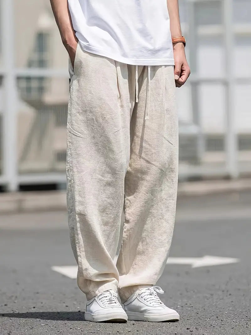 Pantalon ample en lin beige pour homme, élégant et respirant, idéal pour un confort estival décontracté et style aérien.