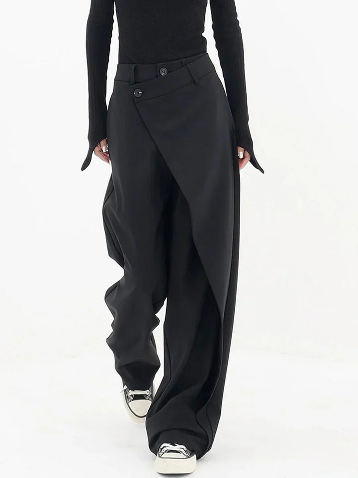 Pantalon ample fluide pour femme, idéal pour un confort décontracté en été ou au printemps.