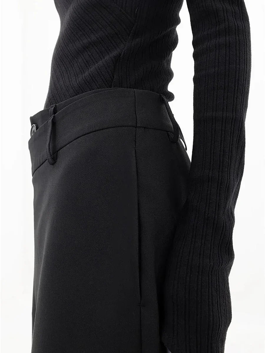 Confortable pantalon femme ample, coupe fluide pour un look d'été chic et relax.