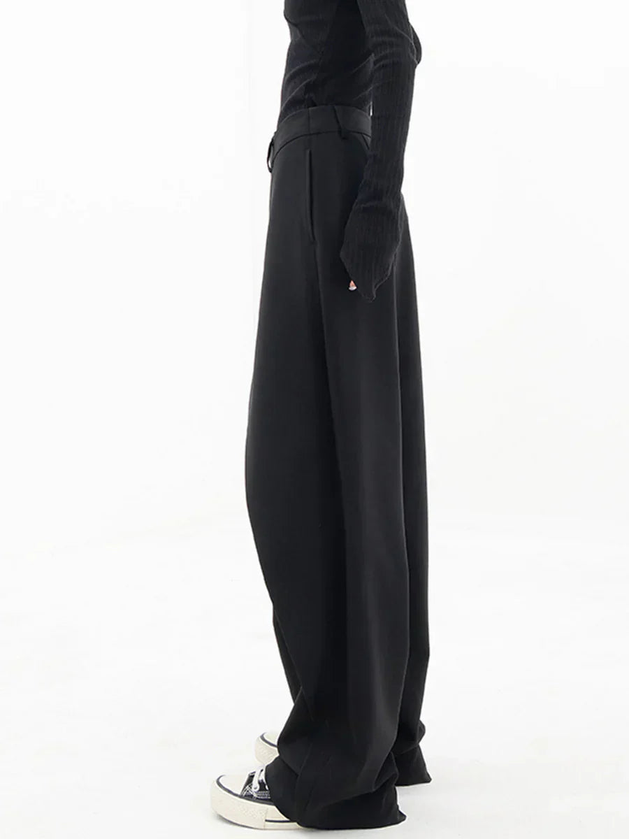 Mode femme: pantalon ample et fluide, parfait pour le confort estival et les tenues décontractées.