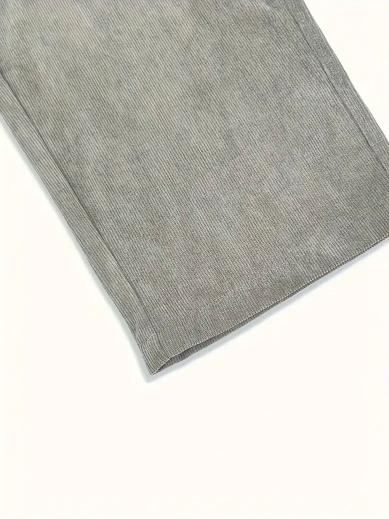 Pantalon ample homme gris, coupe décontractée, confort et style.