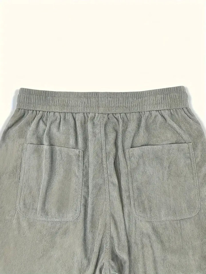 Pantalon ample homme gris, coupe décontractée, confort et style.